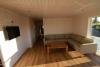 Der Wohnbereich mit Flat-TV
