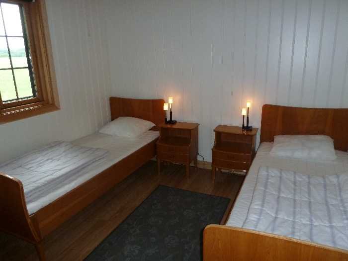 Zweites Schlafzimmer mit zwei Einzelbetten