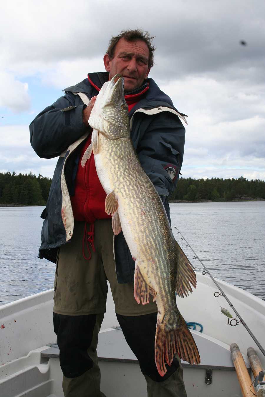Thordes mit Hecht aus dem Vansjø Thordes mit Hecht aus dem Vansjø