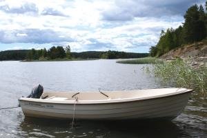 Zusätzliches Angelboot 14 Fuss mit Aussenbordmotor Zusätzliches Angelboot 14 Fuss mit Aussenbordmotor
