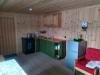 Die Küchenecke des Hauses - Gasherd, Spüle mit fließend k/w Wasser, Gaskühlschrank mit Gefrierfach