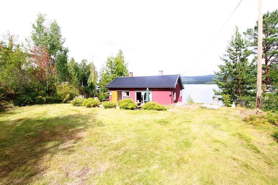 Das Haus liegt auf einem eigenen Garten- und Naturgrundstück