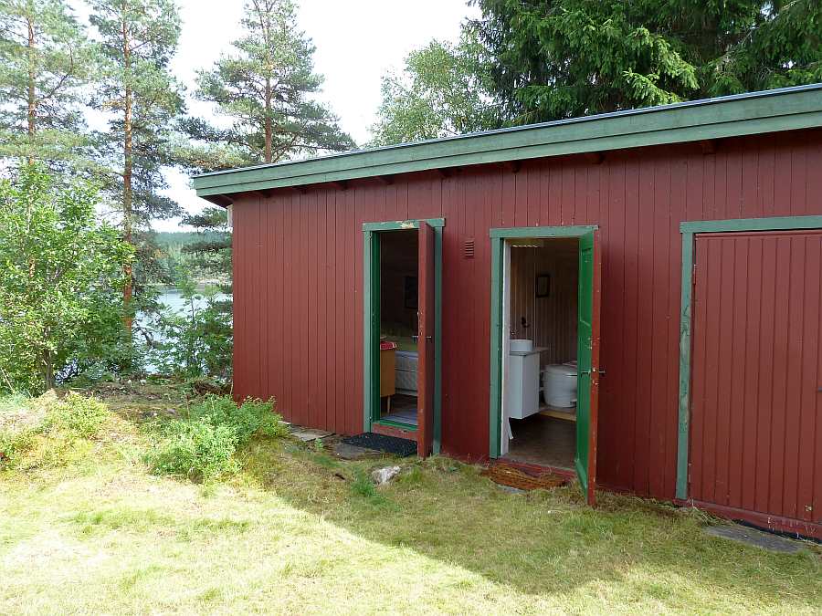 Das Nebengebäude mit einem Schlafraum und dem Toilettenraum (direkt neben dem Haupthaus)