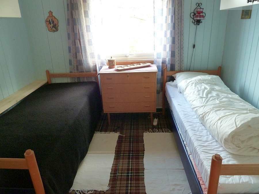 Das Schlafzimmer mit zwei Einzelbetten