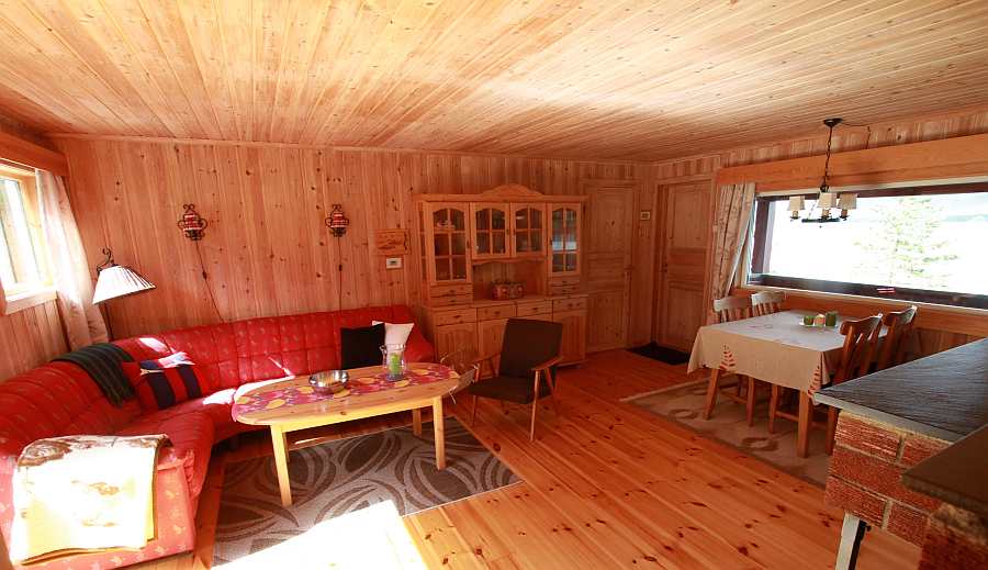 Blick auf die Sitz- und Essecke