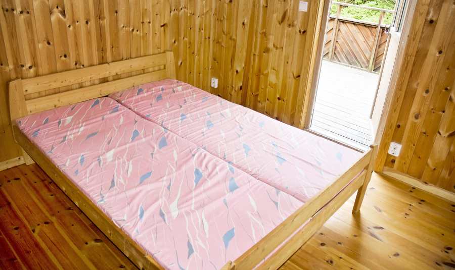 Schlafzimmer mit Doppelbett