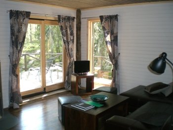 Das Wohnzimmer ist gemütlich eingerichtet. Das Wohnzimmer ist gemütlich eingerichtet.