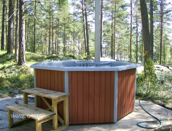 Ein Außen-Jacuzzi mit Beleuchtung gehört ebenfalls zum Ferienhaus dazu. Ein Außen-Jacuzzi mit Beleuchtung gehört ebenfalls zum Ferienhaus dazu.
