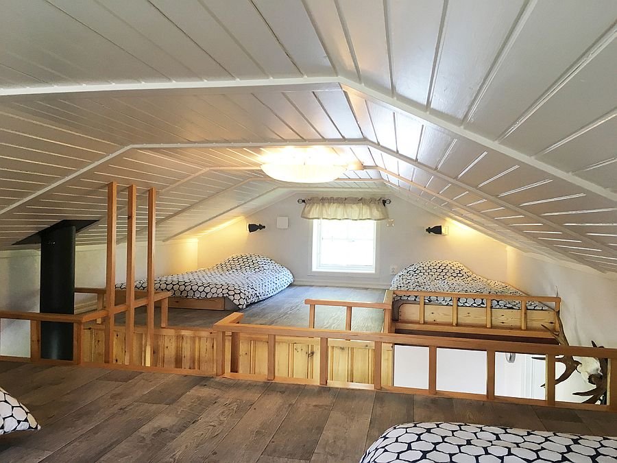 Der Schlafboden mit Blick auf die Betten.