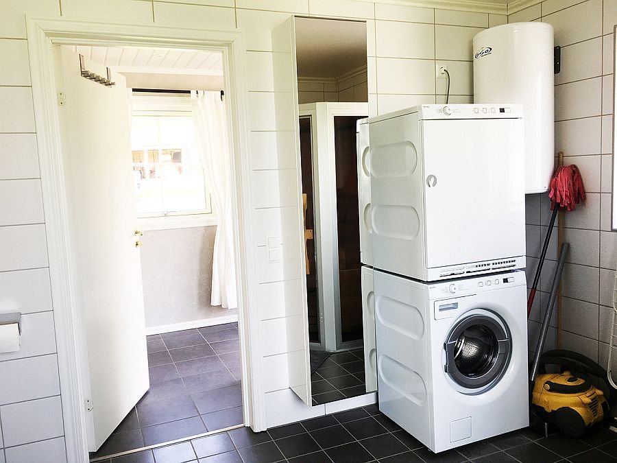 Badezimmer, hier stehen Waschmaschine und Trockner zur verfügung.