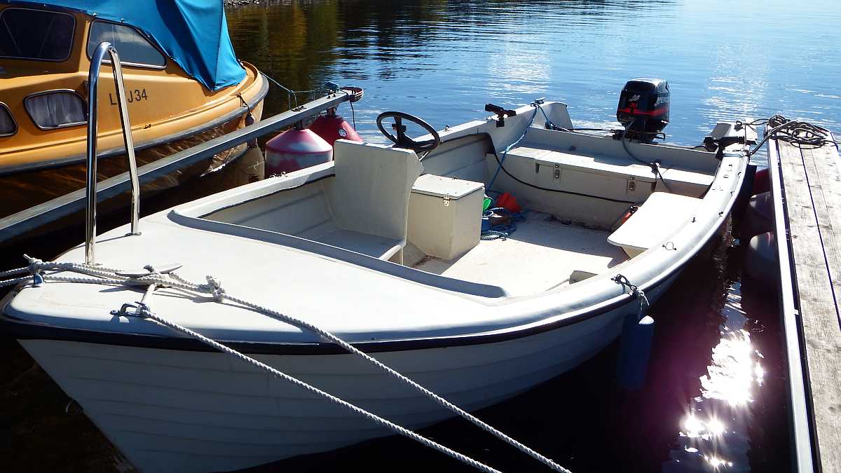 Bereits im Preis enthalten: Angelboot mit Steuerstand, e-Starter, Rutenhalter, Rudern, Anker Bereits im Preis enthalten: Angelboot mit Steuerstand, e-Starter, Rutenhalter, Rudern, Anker