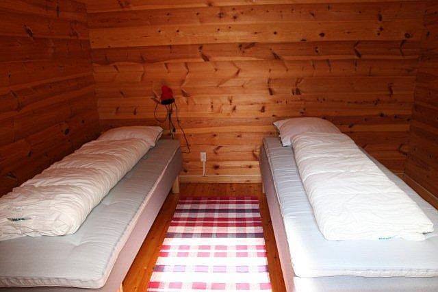 Es gibt 2 Schlafzimmer mit 2 Einzelbetten, auch als Doppelbett nutzbar. Es gibt 2 Schlafzimmer mit 2 Einzelbetten, auch als Doppelbett nutzbar.