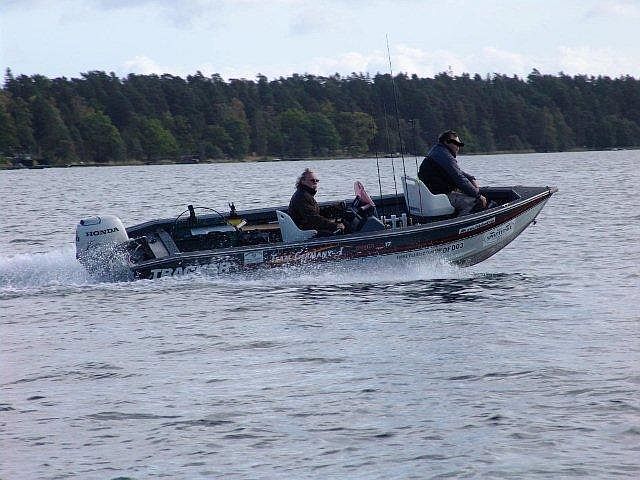 Angelboot  mit Echolot und Schlepprutenhalter Angelboot  mit Echolot und Schlepprutenhalter