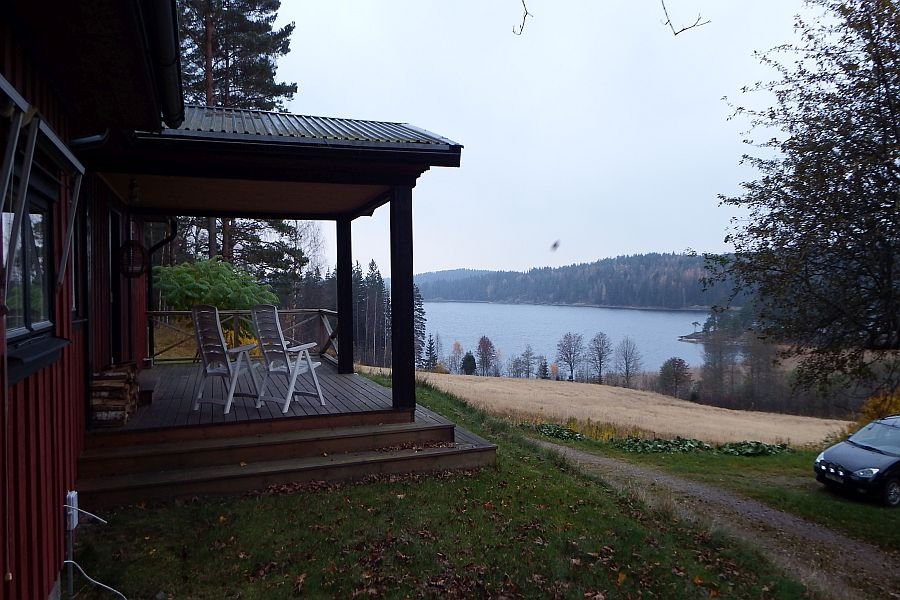 Der Ausblick vom Haus auf den See.