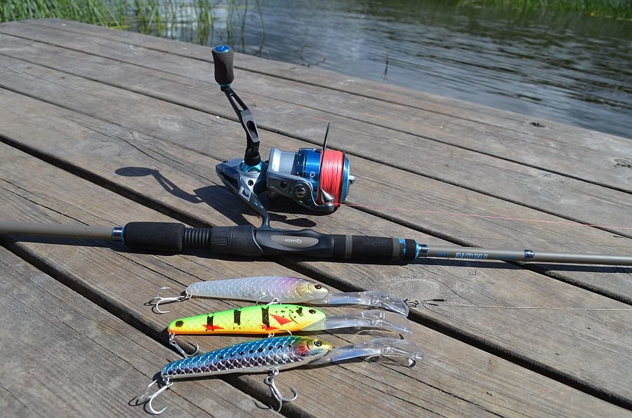 Ideale Köder zum Schleppfischen auf Hecht und Barsch und eine tolle Rute/Rolle Kombi.