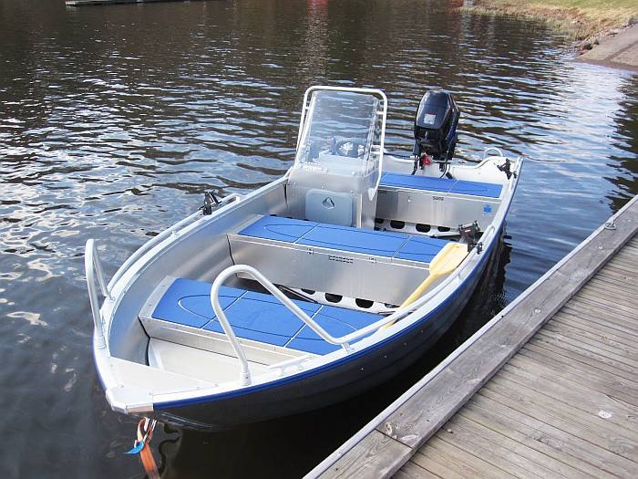 Aluboot mit Echolot, E-Starter, Steuerstand - optional zubuchbar oder mit dem im Preis enthaltenen Boot zu verrechnen. Aluboot mit Echolot, E-Starter, Steuerstand - optional zubuchbar oder mit dem im Preis enthaltenen Boot zu verrechnen.