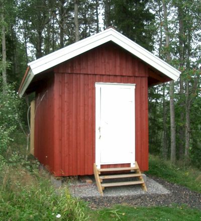 Gerätehäuschen dirket am Ufer. Gerätehäuschen dirket am Ufer.